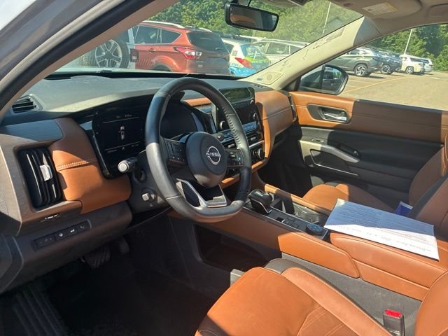 Used 2023 Gray Nissan Platinum image 13