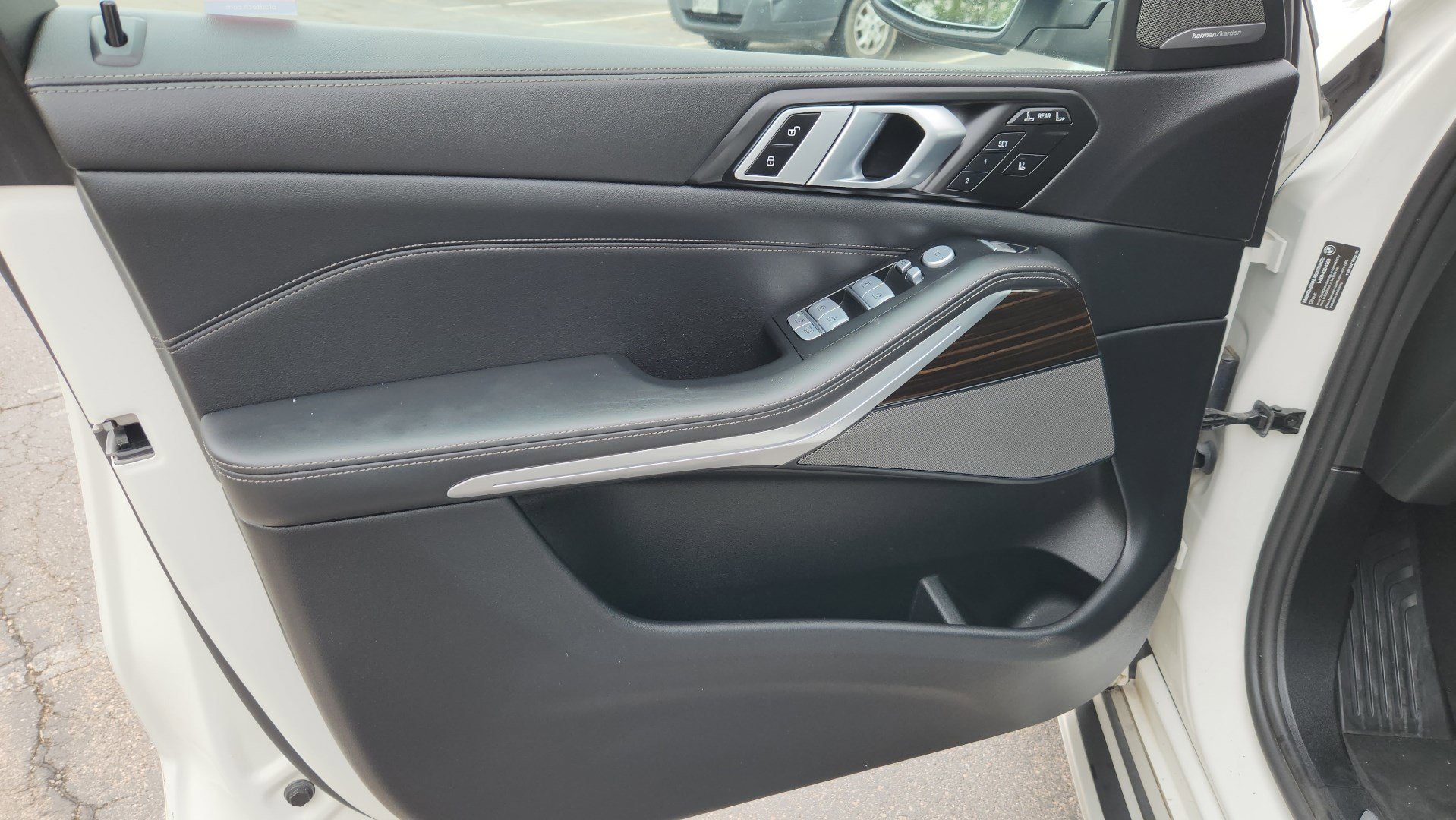 Used 2025 Alpine White BMW xDrive40i image 23