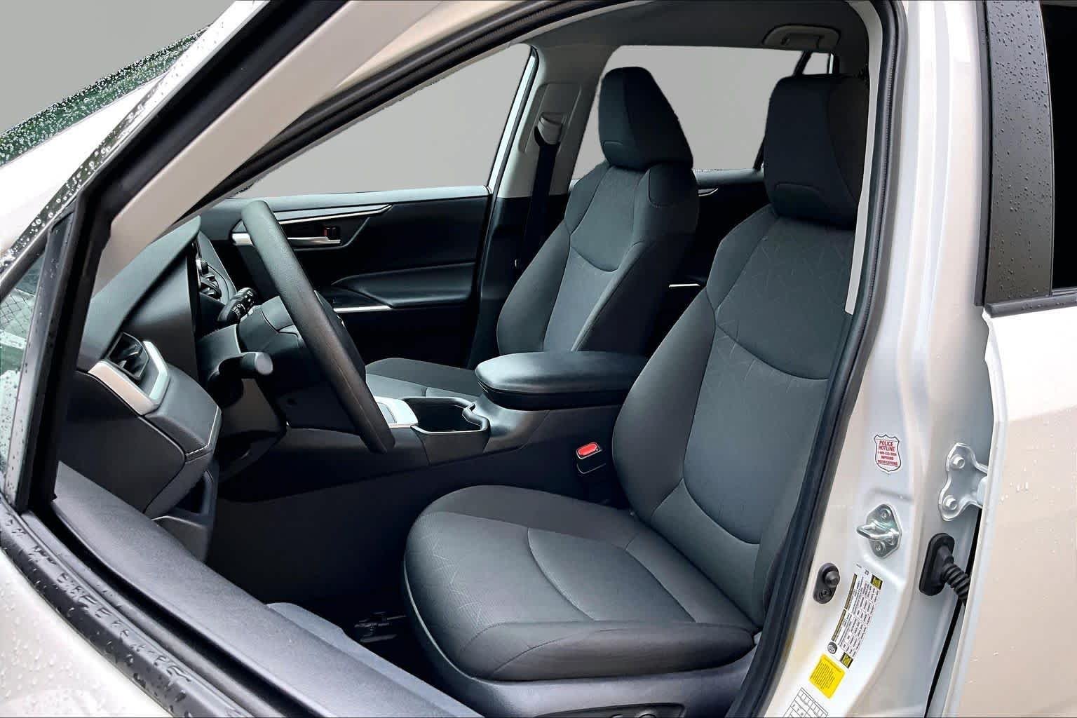 Used 2025 Ice Cap Toyota Hybrid XLE image 8