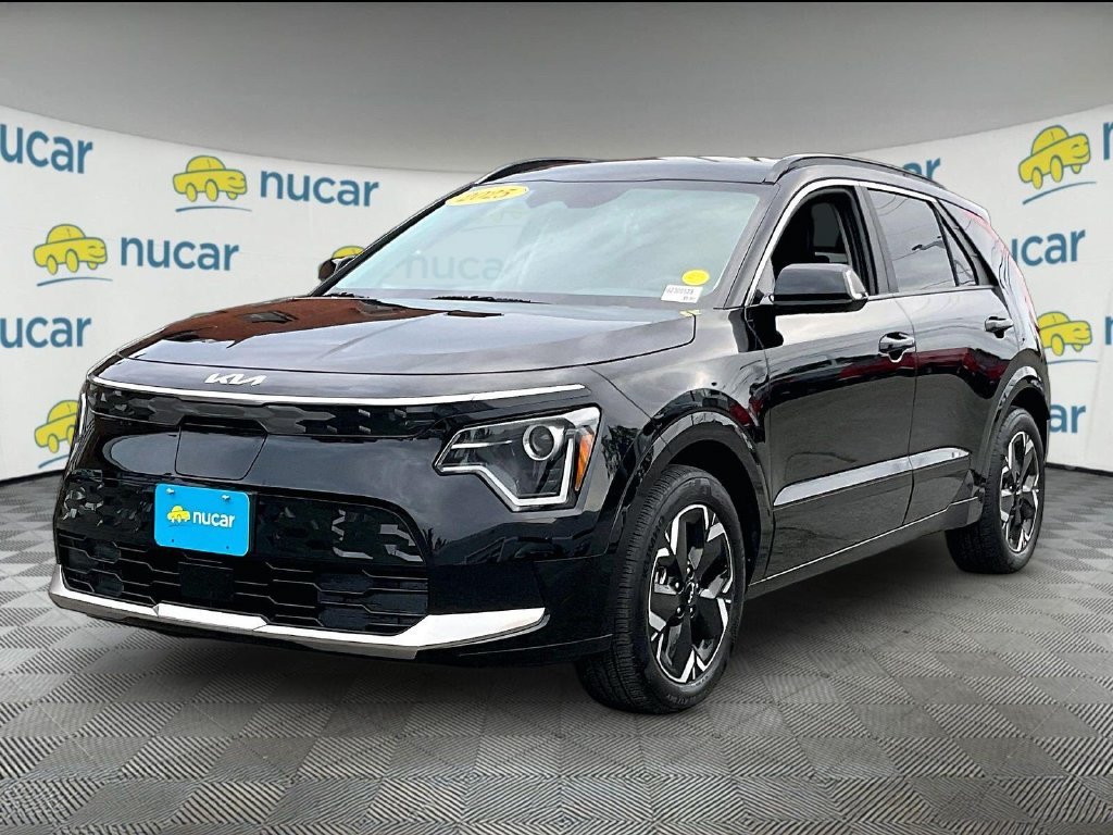 Used 2025 Black Kia Wind image 3