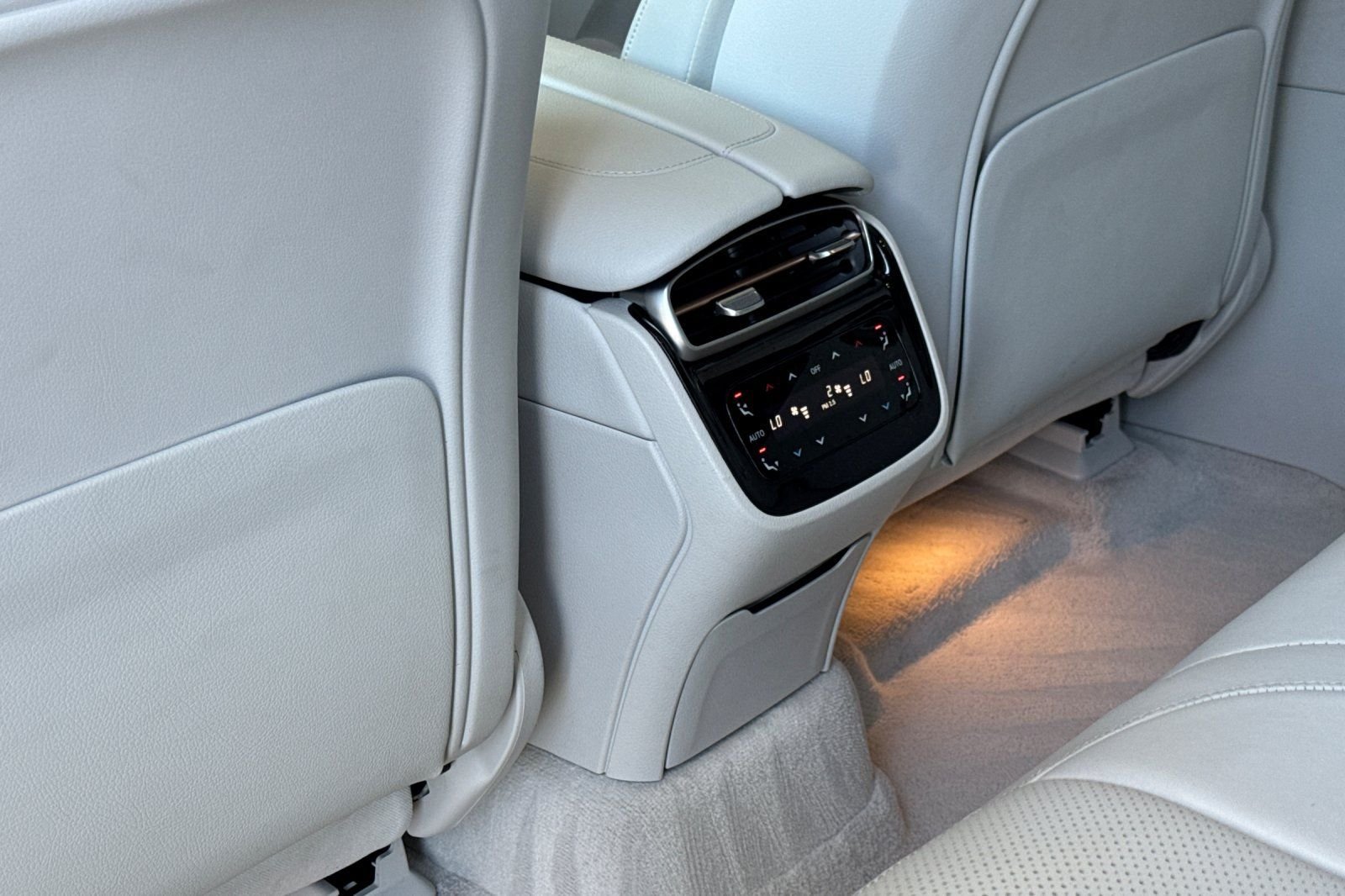 Certified Used 2024  Mercedes-Benz Base image 18