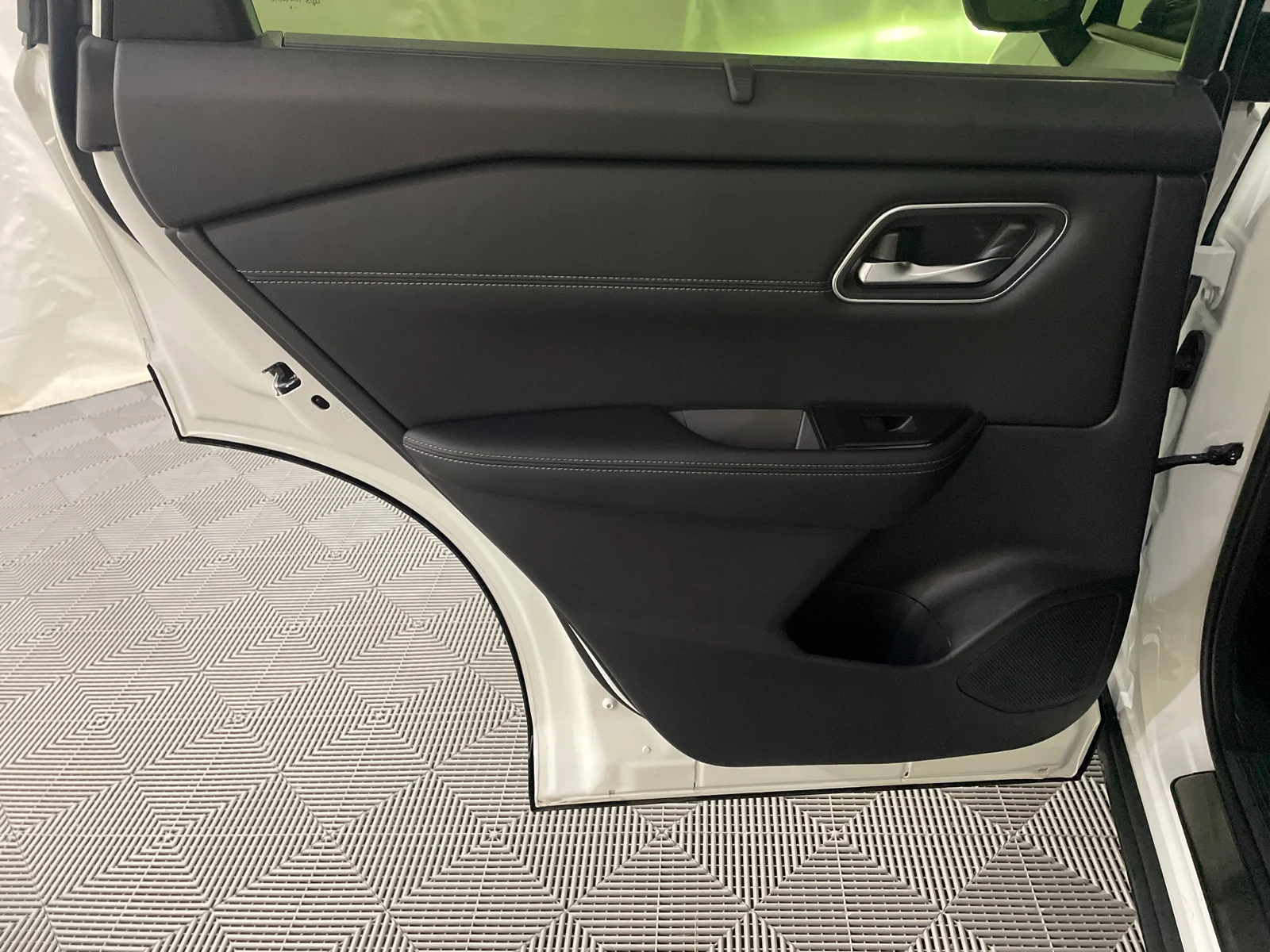 New 2026 Everest White Pearl/Super Black Nissan Platinum image 33