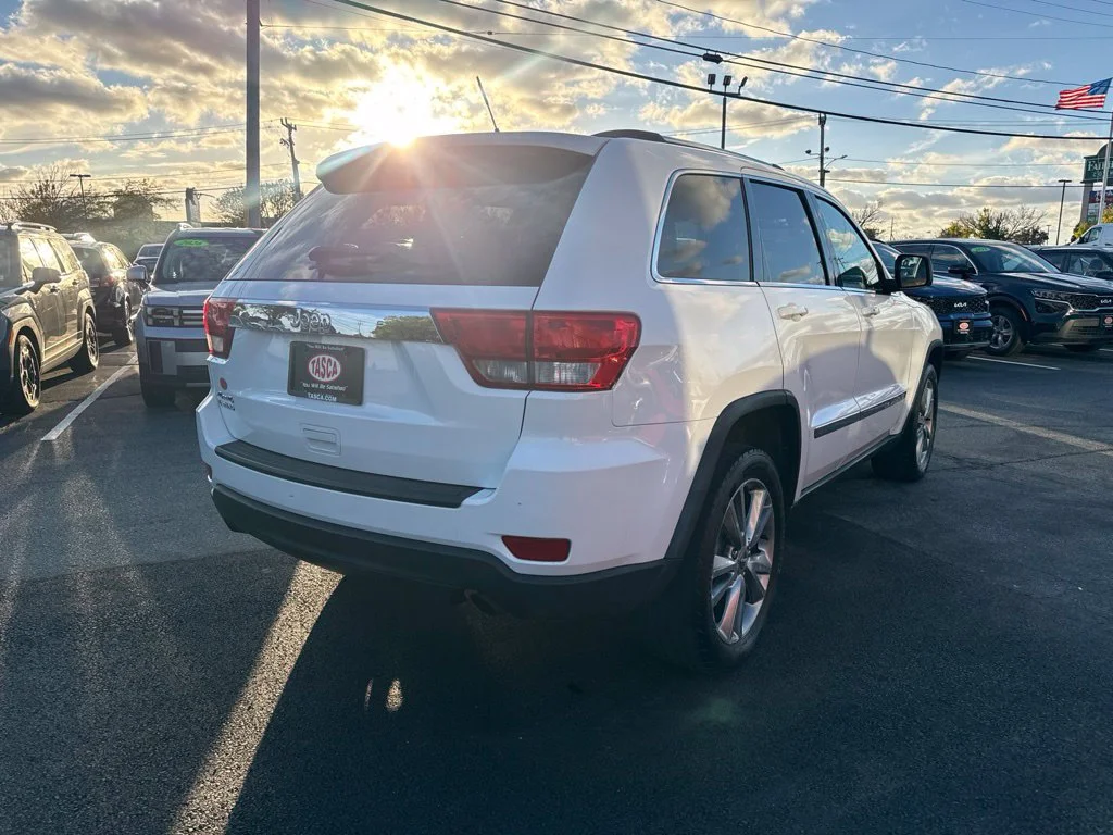 Used 2013 White Jeep Laredo image 5