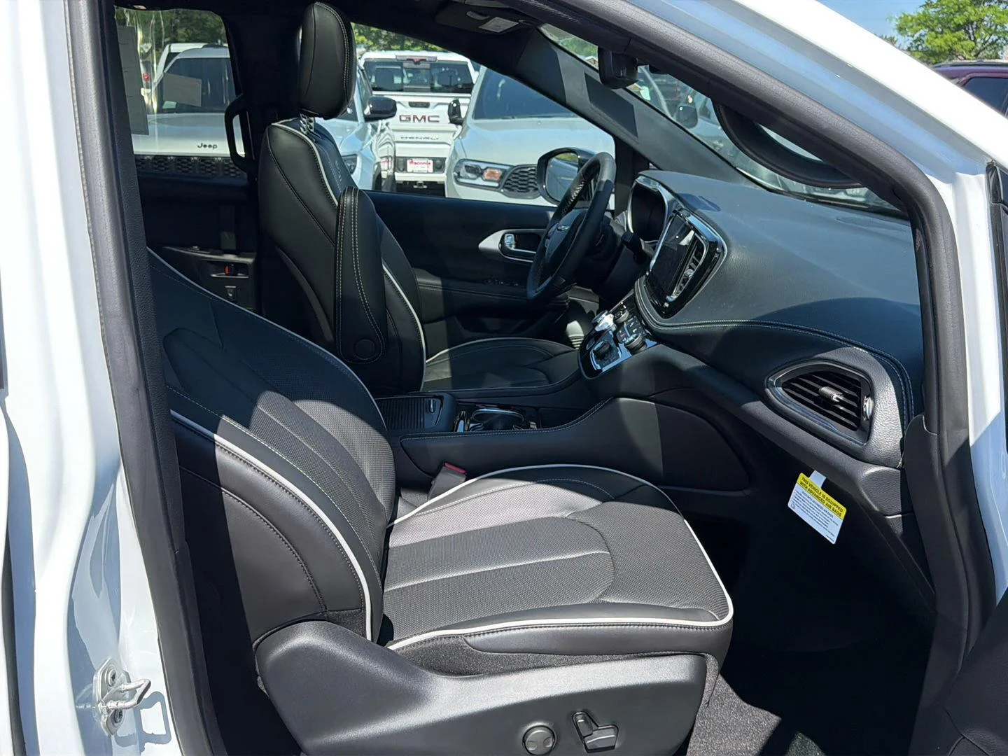 2026 Chrysler Pacifica Limited - Photo 21