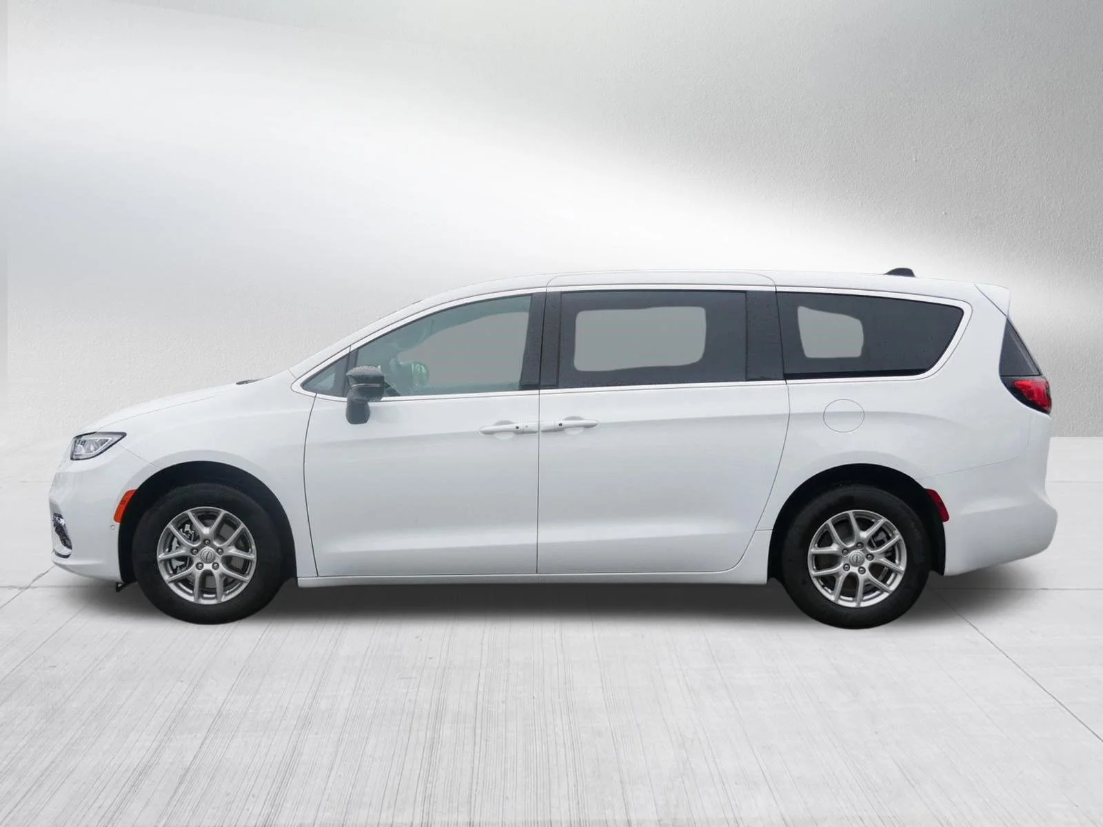 New 2026 Bright White Clear-Coat Exterior Paint Chrysler Select image 4
