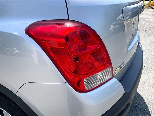 Used 2016 Silver Chevrolet LS image 31