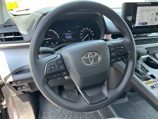 Used 2025  Toyota LE image 13