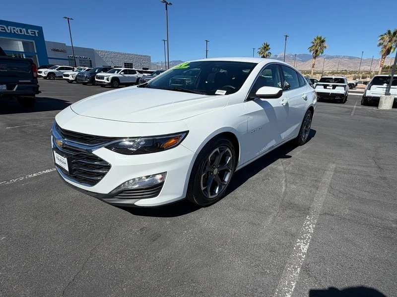 Used 2024 Summit White Chevrolet 1LT image 7