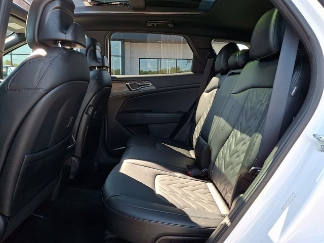 Used 2024 White Kia X-Pro Prestige image 11