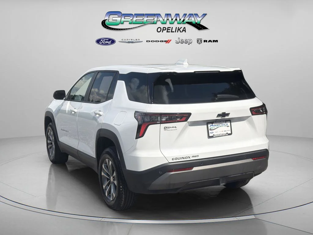 Used 2025 White Chevrolet LT image 5