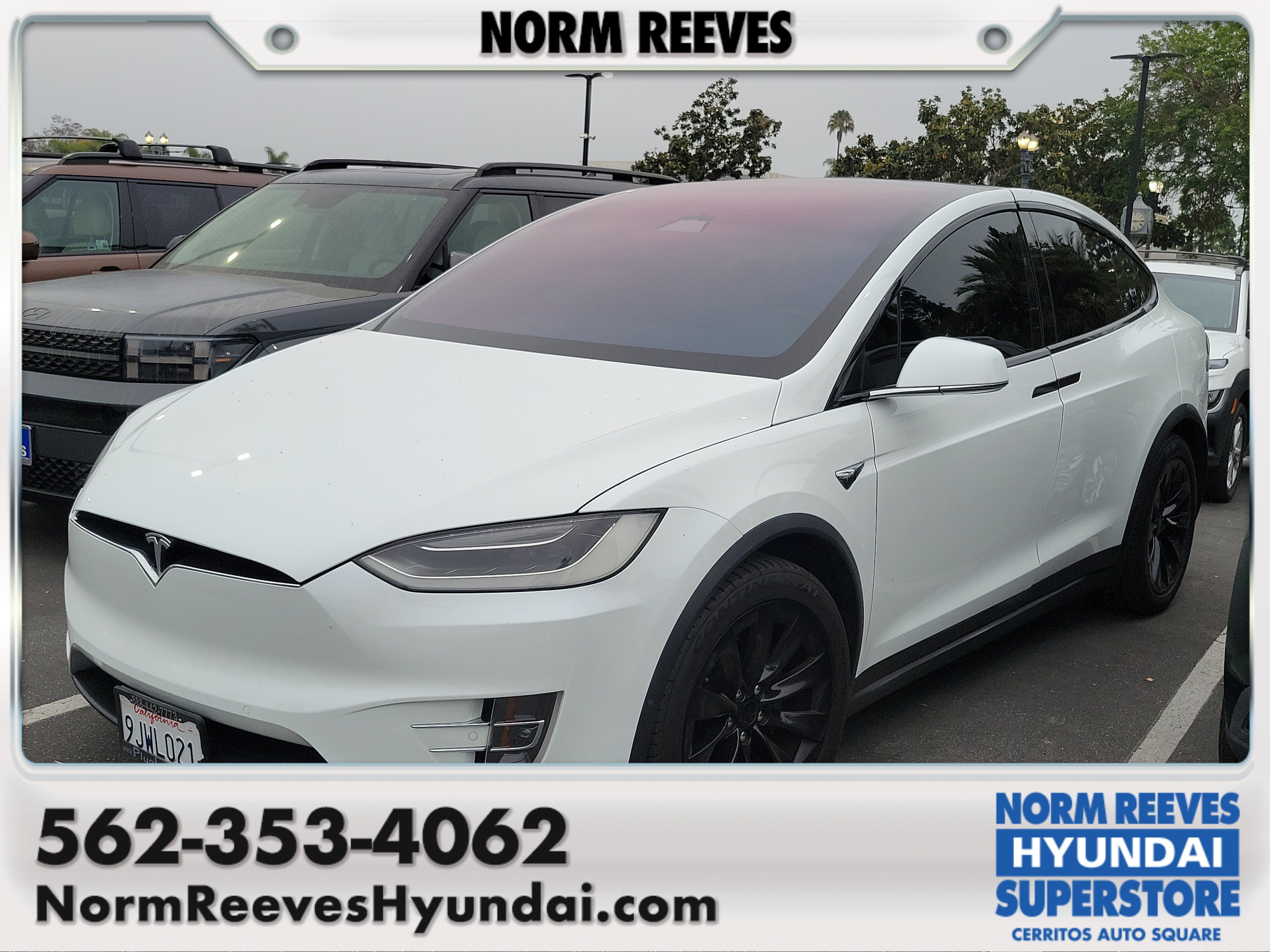 Used 2018 Pearl White Multi-Coat Tesla  image 1