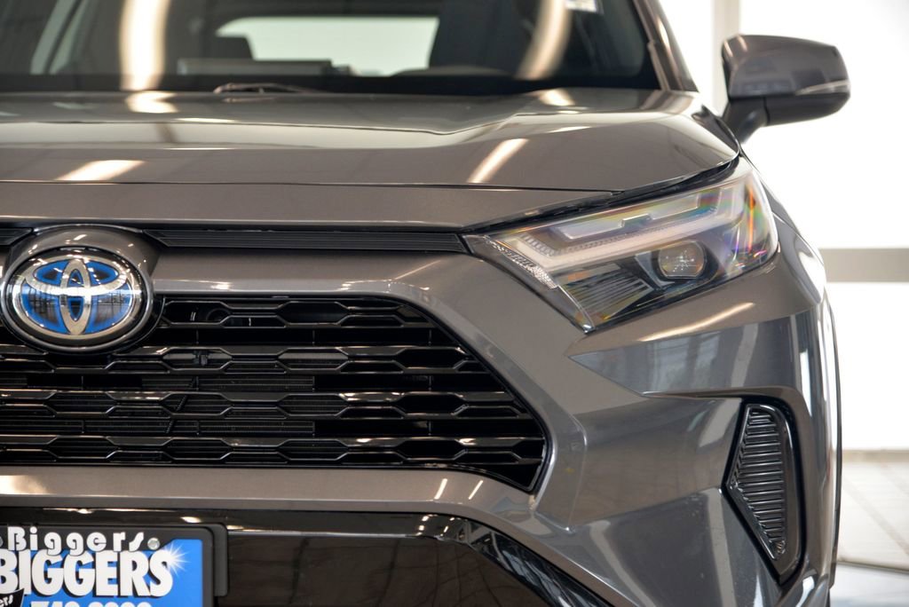 2023 Toyota RAV4 SE - Photo 11