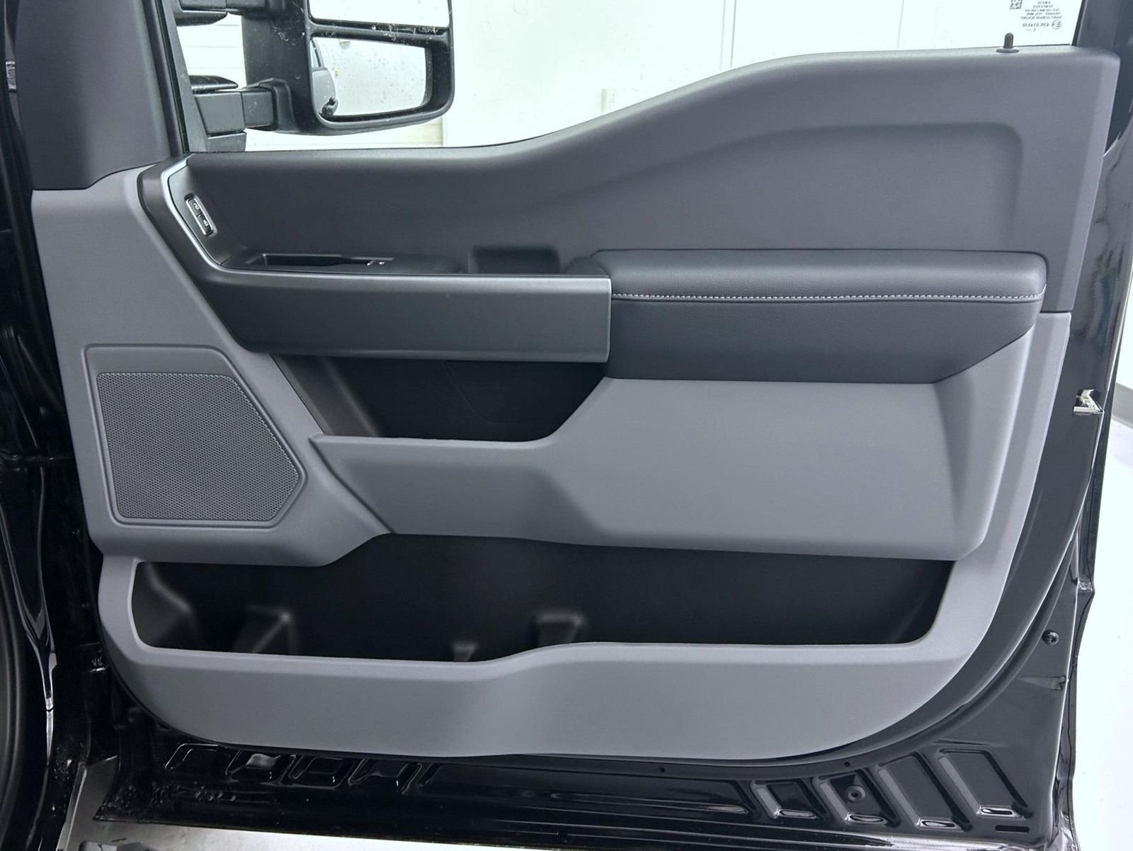 New 2026 Agate Black Metallic Ford XLT image 16