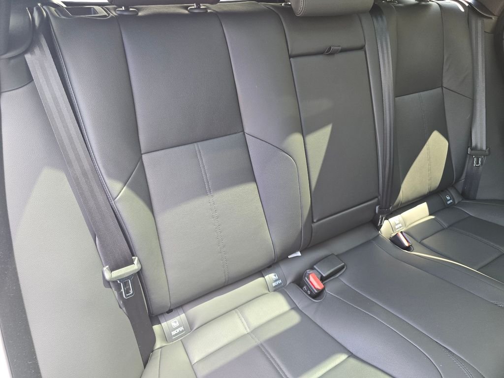 New 2026 Fuji White Land Rover Dynamic se image 33
