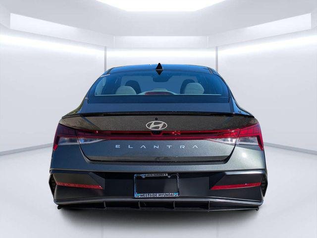 New 2026 Gray Hyundai SEL Sport Premium image 4