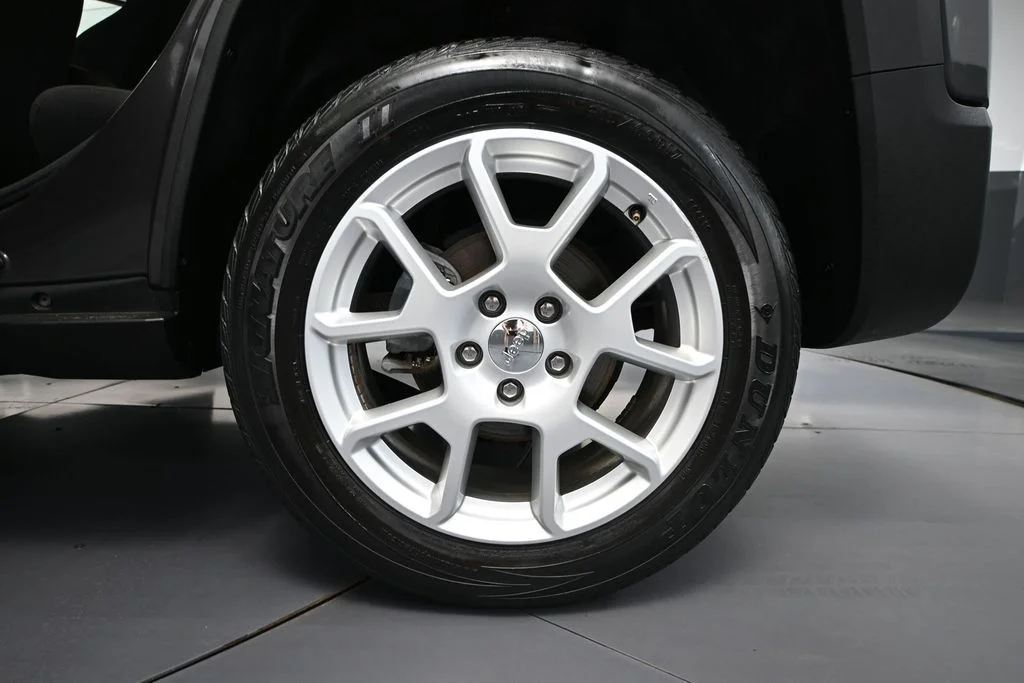 Used 2021 Gray Jeep Latitude image 13