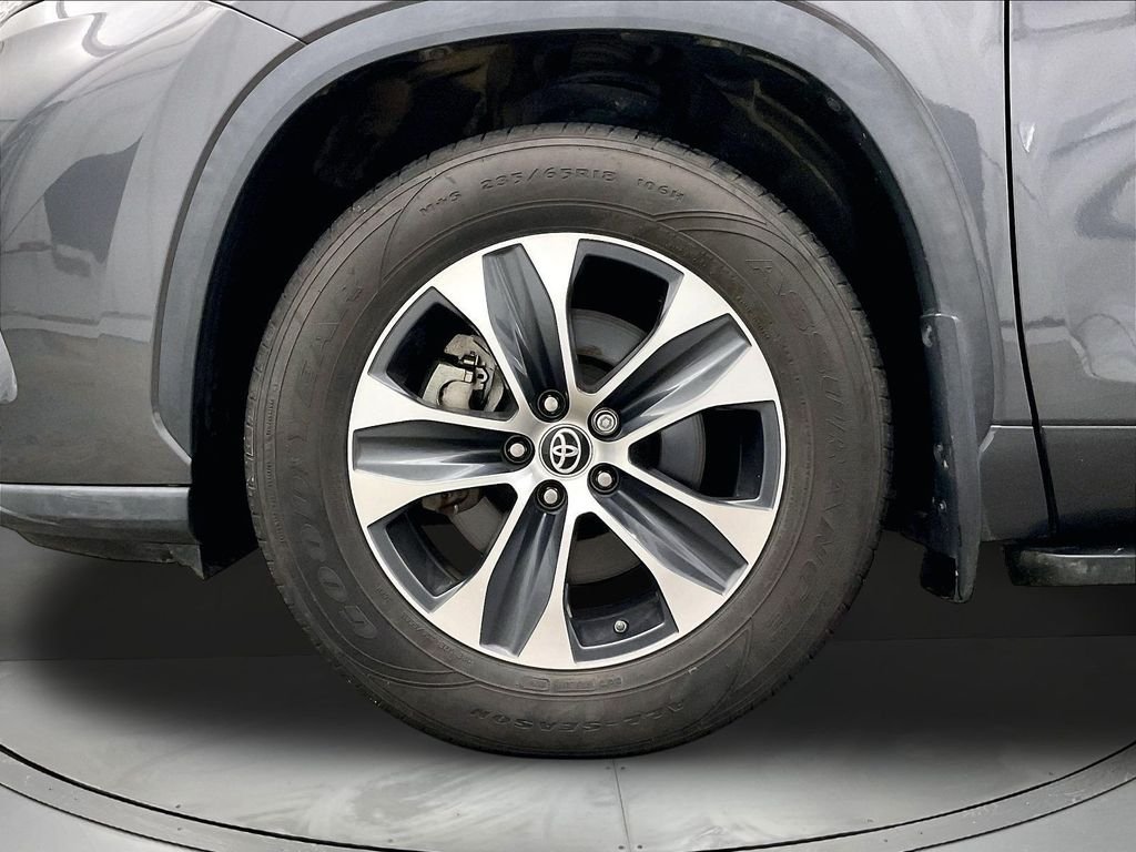 Used 2022 Gray Toyota XLE image 12