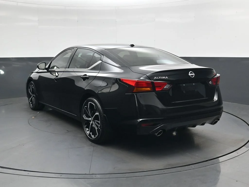 Used 2025 Black Nissan 2.5 SR image 8