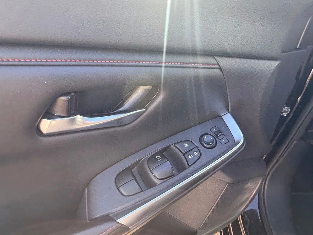 Used 2025 Black Nissan SR image 5