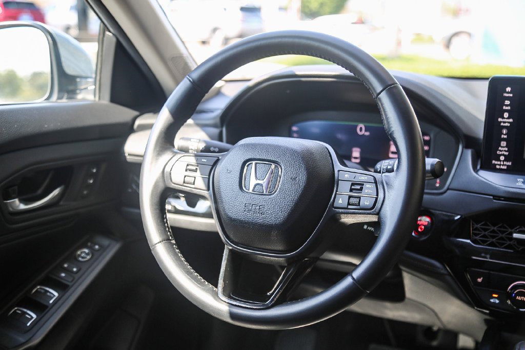 Certified Used 2025 Solar Silver Metallic Honda EX-L image 16