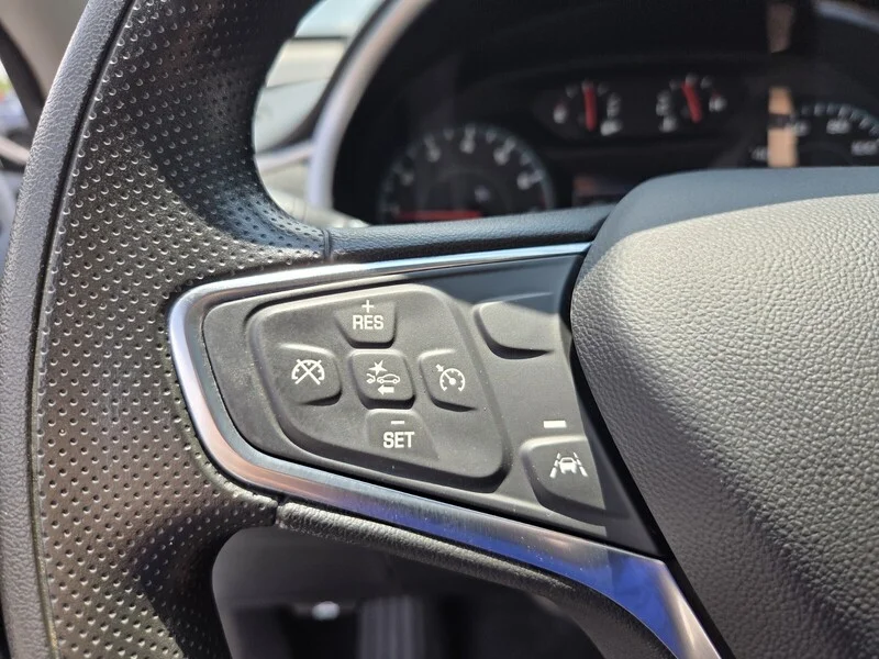 Used 2024 Summit White CHEVROLET LT image 25
