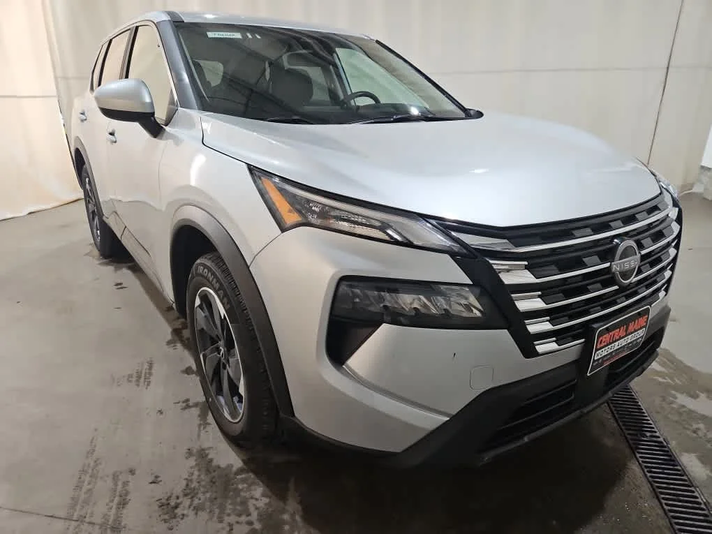 Used 2025 Brilliant Silver Metallic Nissan SV image 9