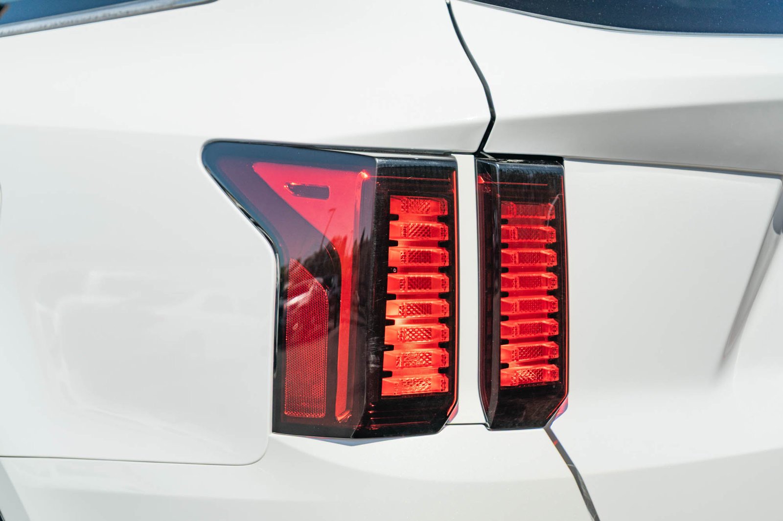 Used 2022 White Pearl Kia EX image 7