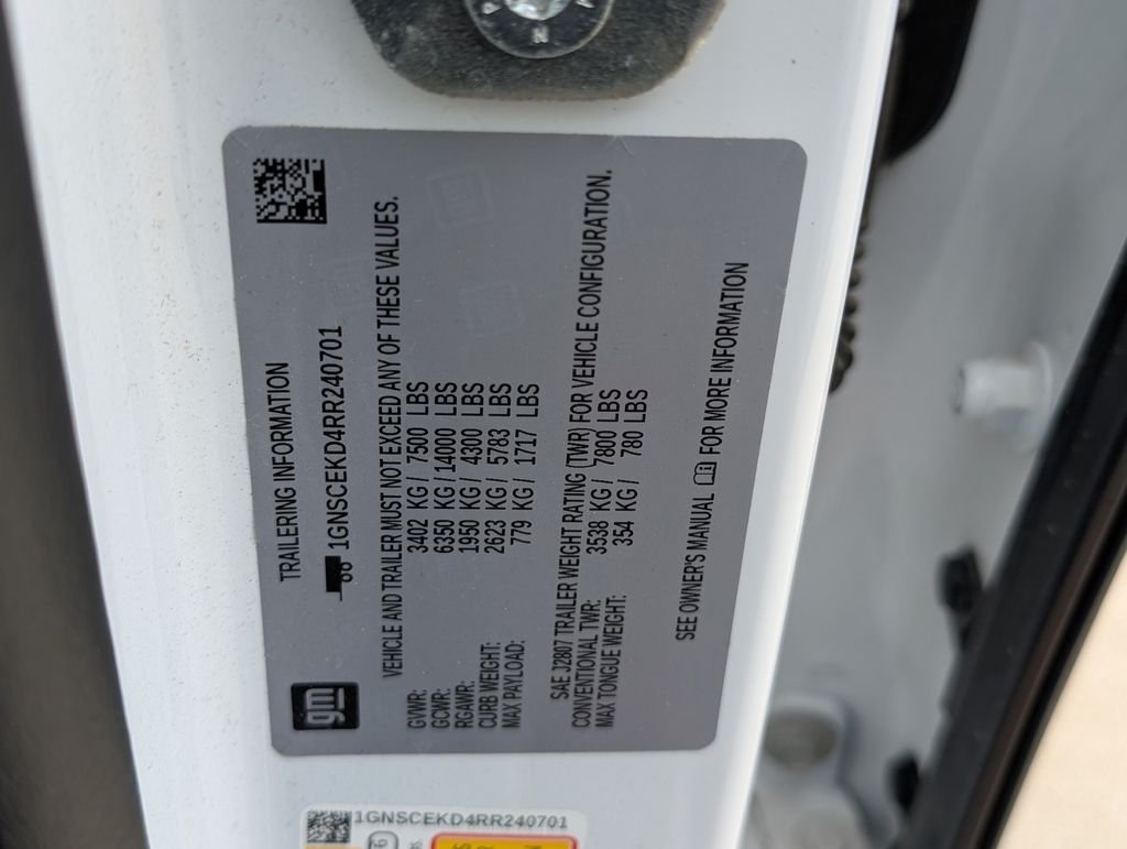 Used 2024 Summit White Chevrolet RST image 37