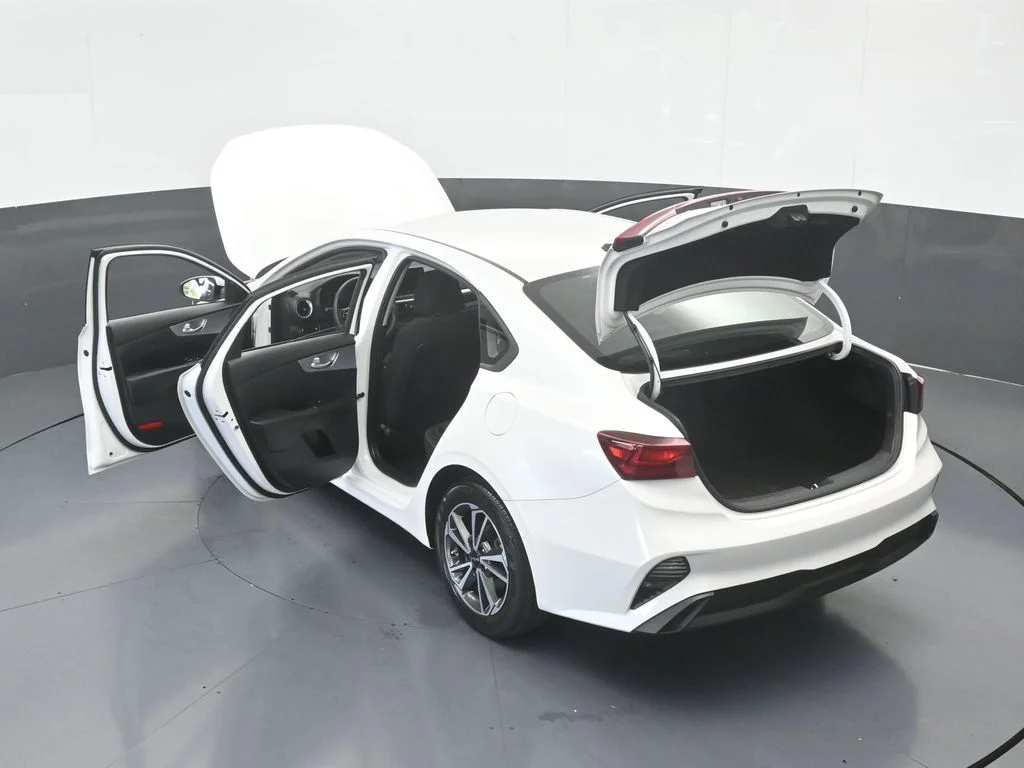 Used 2023 Snow White Pearl Kia LXS image 59