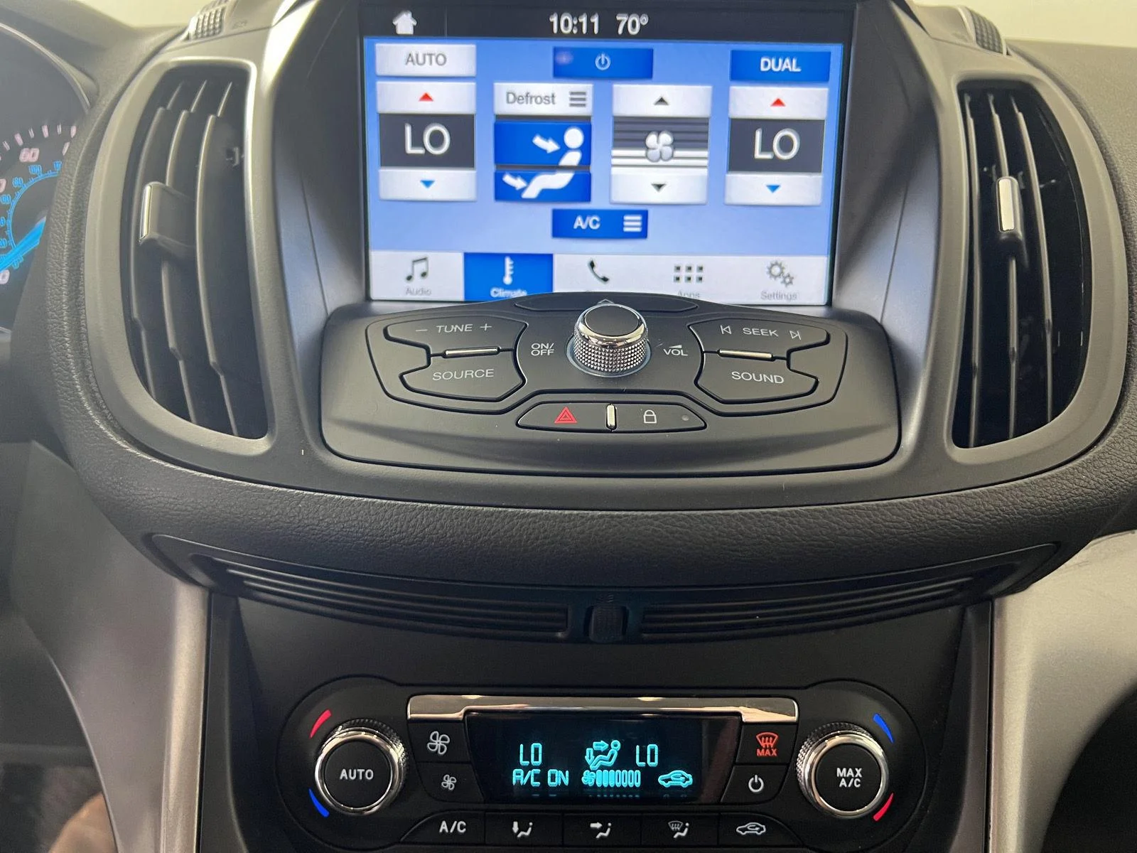 Used 2016 Wh Ford SE image 16