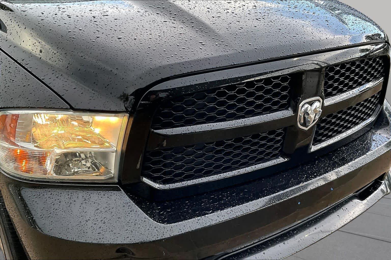 Used 2016 Brilliant Black Crystal Pearlcoat Ram Express image 29