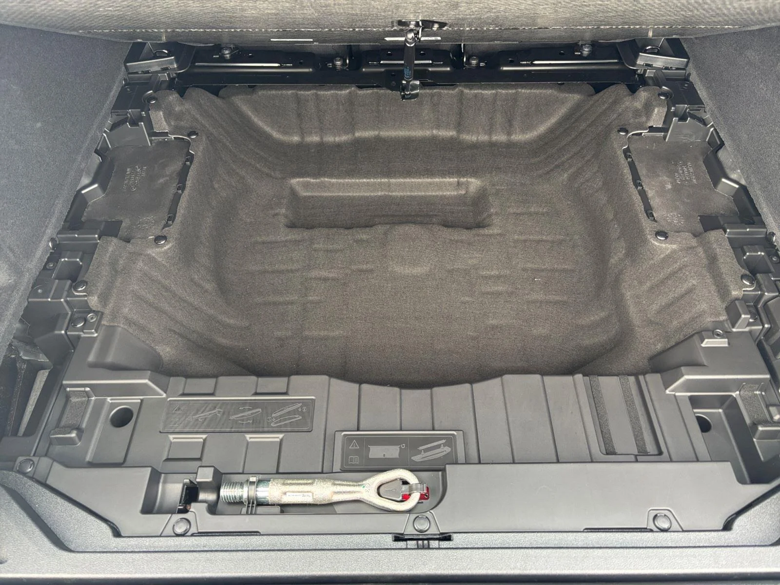 Used 2026 Skyscraper Grey Metallic BMW xDrive40i image 31