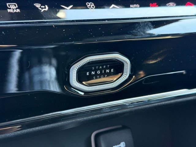 New 2026 Velvet Red Pearl-Coat Exterior Paint Jeep Laredo image 24