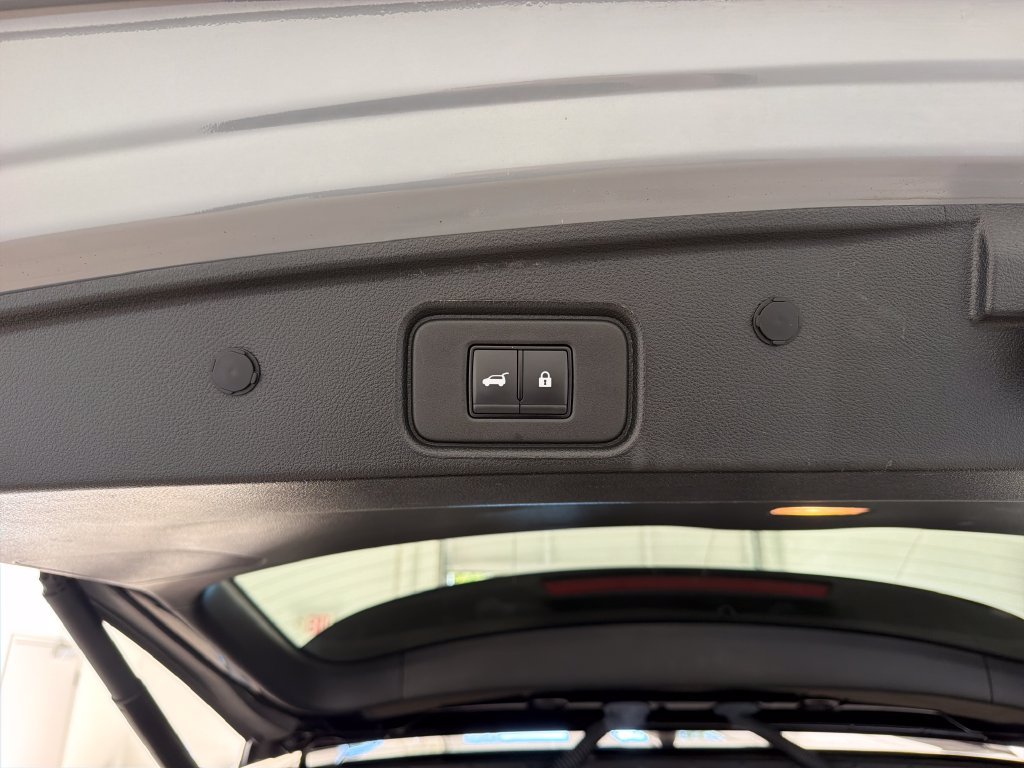 Used 2024 2t Gry Blk Roof Nissan Platinum image 35