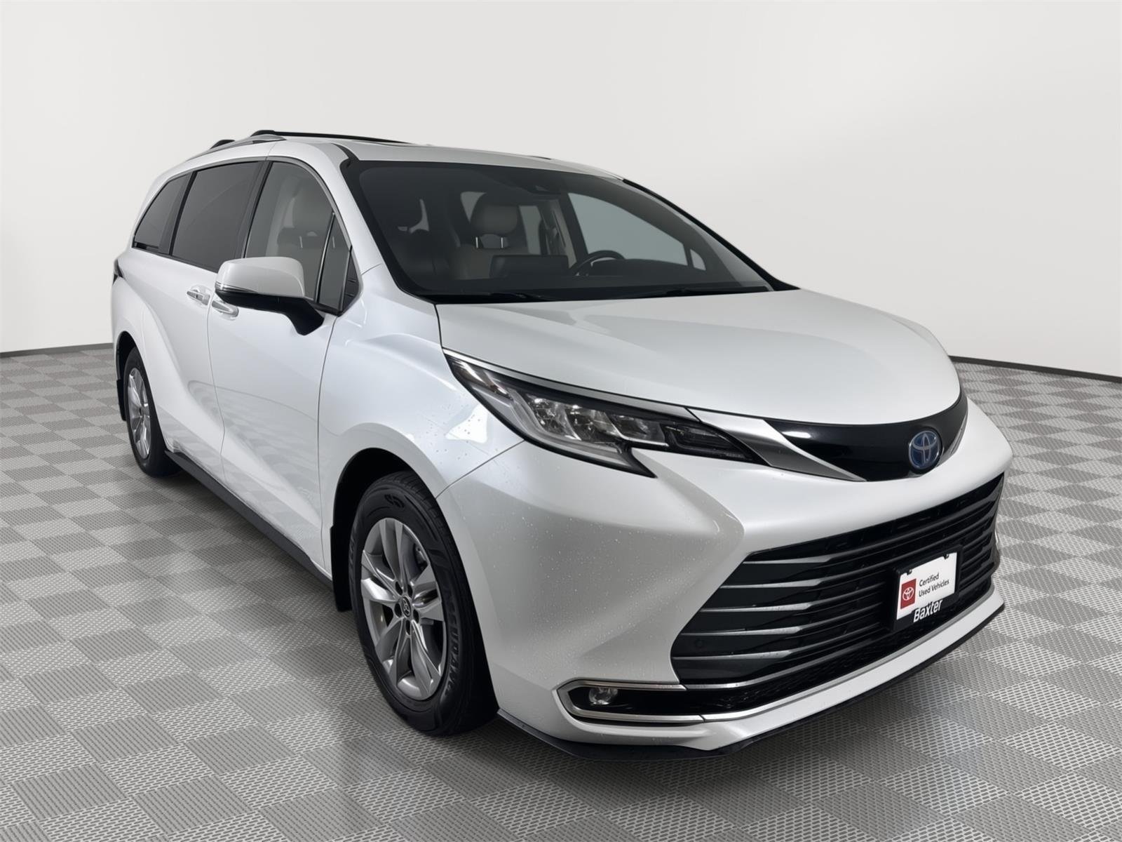 2022 Toyota Sienna Limited 7-Passenger Hybrid AWD's photo