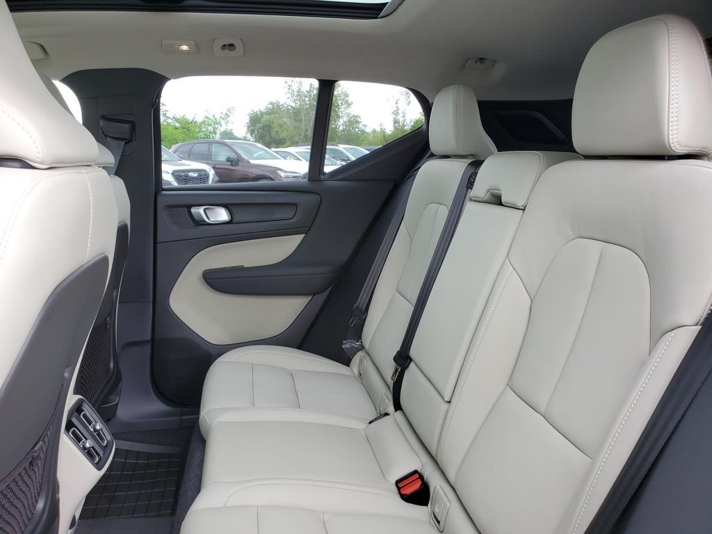 2026 Volvo XC40 Plus - Photo 19