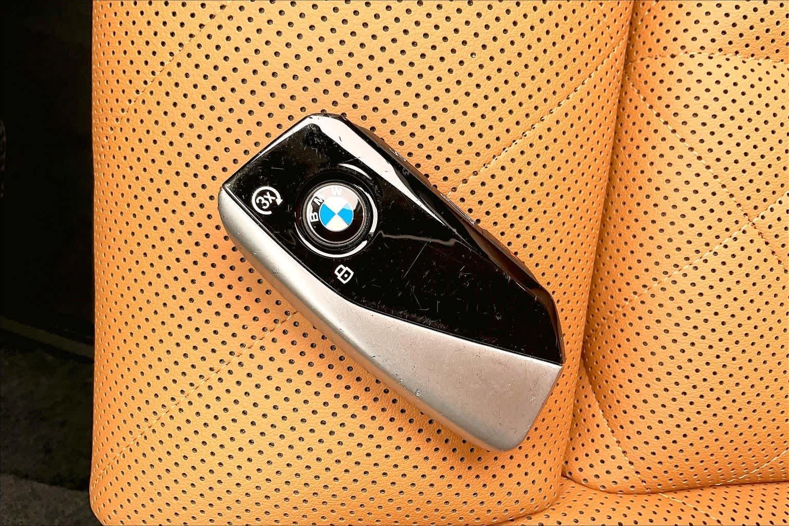 Used 2025 Black Sapphire Metallic BMW xDrive40i image 14