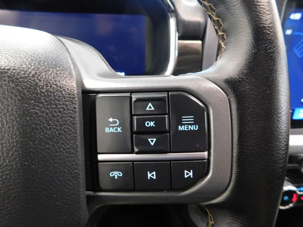 Certified Used 2025 Oxford White Ford Lariat image 23