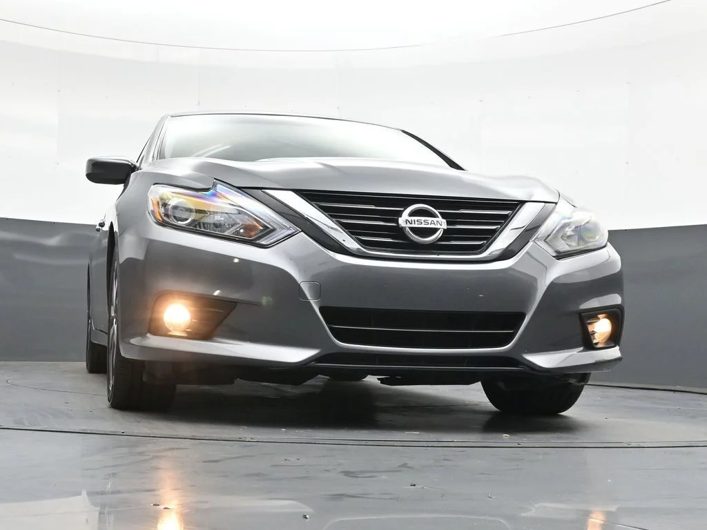 Used 2017 Gray Nissan 2.5 SR image 46