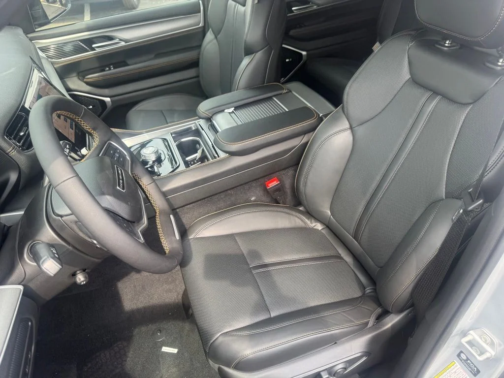 New 2026 Silver-Zynith Exterior Paint Jeep 85th Anniversary Edition image 14