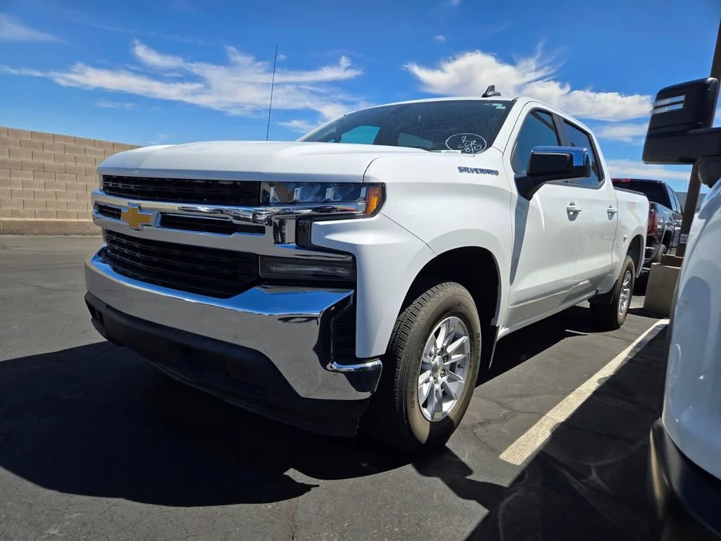 Used 2021 SUMMIT WHITE Chevrolet LT image 2