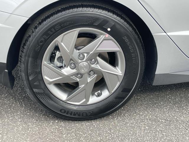 New 2025 Silver Hyundai SE image 9