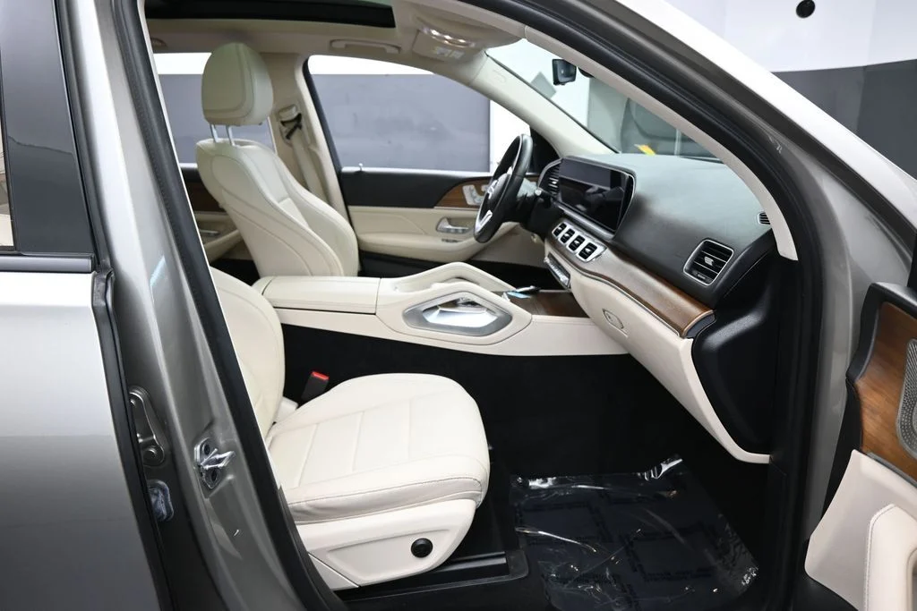 Used 2022 Gold Mercedes-Benz GLE 350 image 44