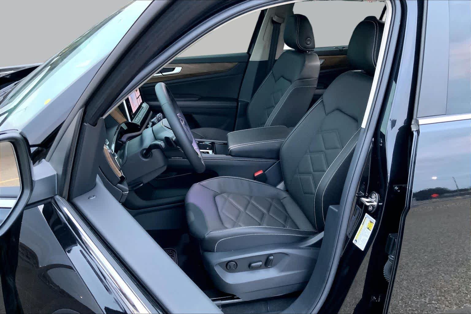 New 2026 Deep Black Pearl Volkswagen 2.0T SE w/Technology image 9