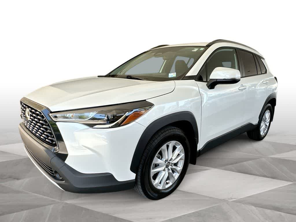 Used 2024 Wind Chill Pearl Toyota LE image 4