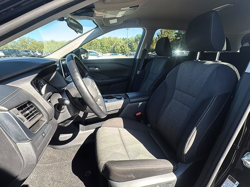 Used 2025 Super Black Nissan SV image 14