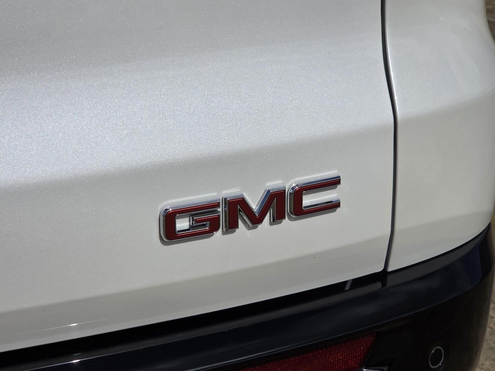 Used 2024 WHITE FROST TRICOAT GMC DNLI image 10