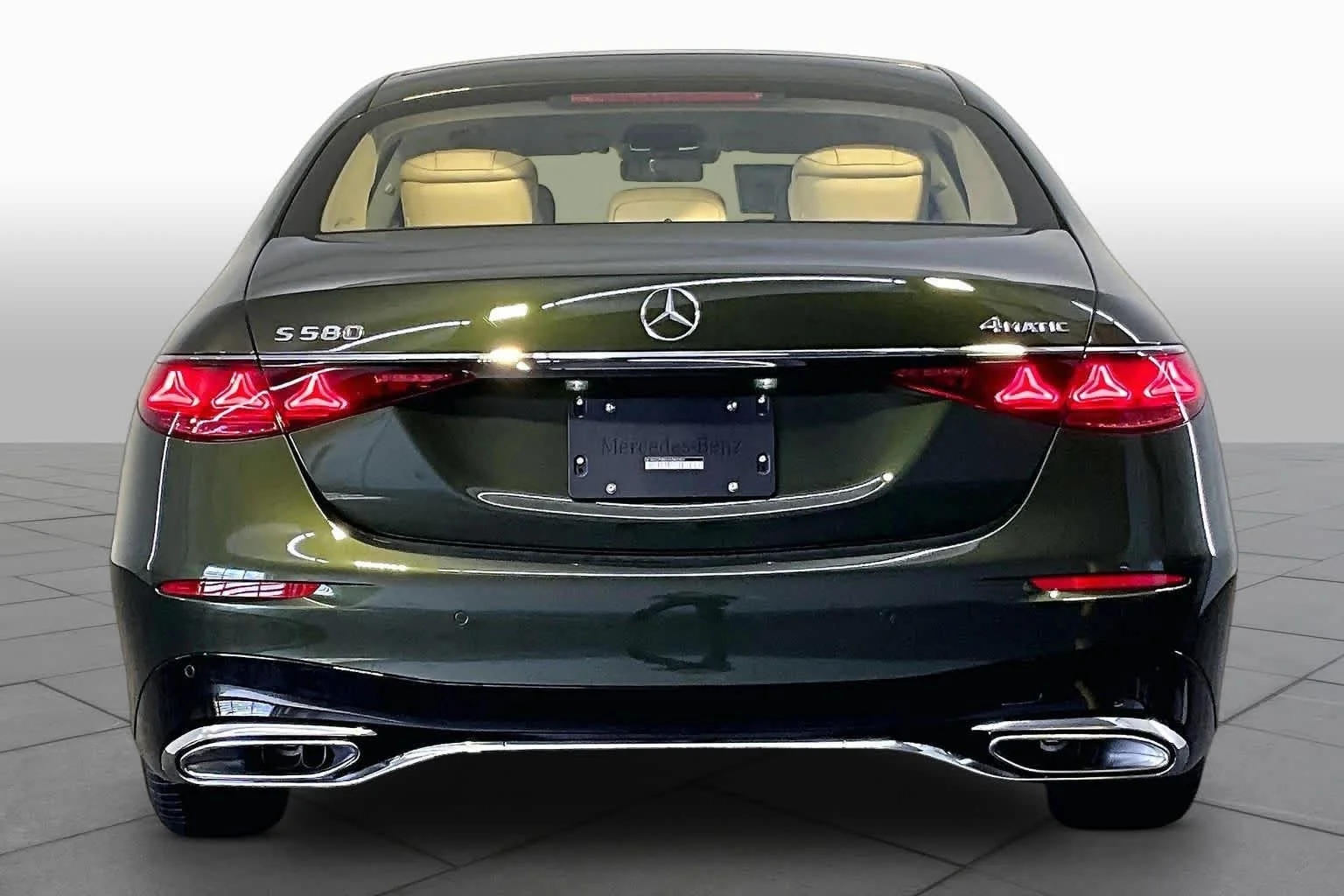 New 2027 MANUFAKTUR Olive Metallic Mercedes-Benz S 580 image 4