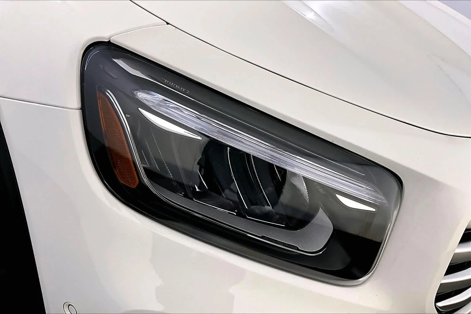 New 2026 Polar White Mercedes-Benz GLB 250 image 16