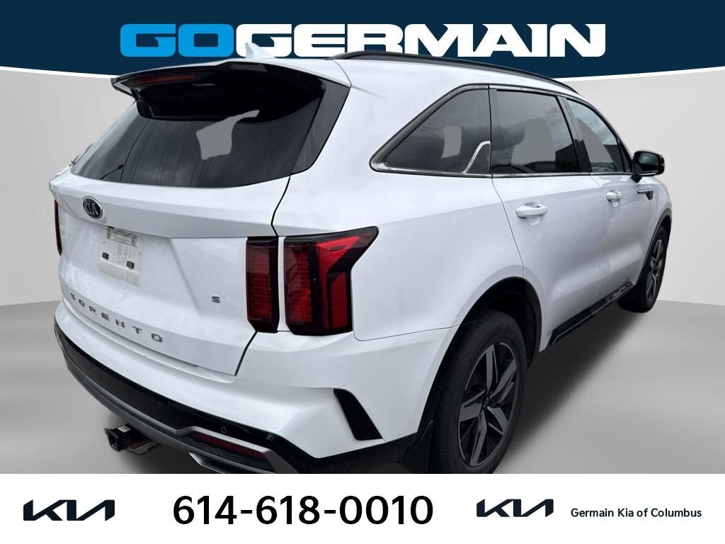 Used 2021 White Kia S image 4